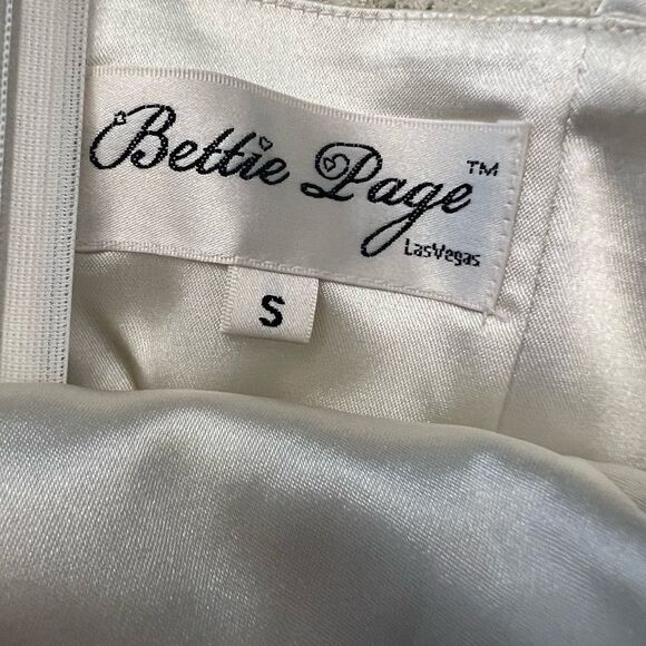 Vintage Bettie Page silky Lace wedding Bridal Rehearsal occasion dress. Size S. - Picture 8 of 13
